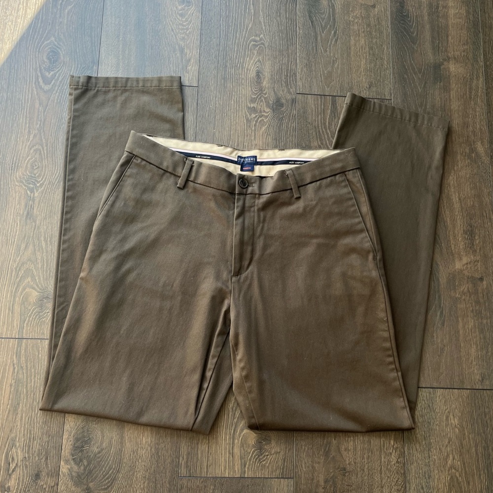 NWOT Dockers Chino Pants